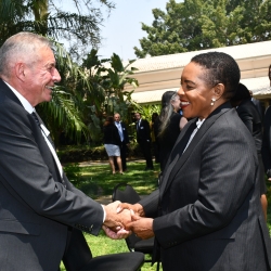 /Jonathan Murphy, Head of programme (Inter Pares) greets Rt. Hon. Nelly B. K. Mutti, Parliament Speaker (National Assembly of Zambia). Photo Credit: Amon Chisha